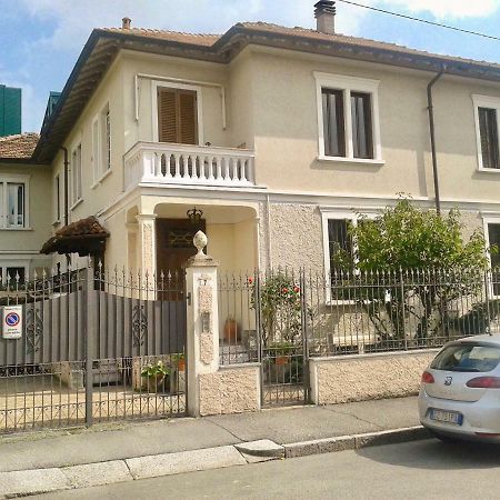 Re Monza Appartamenti In Villa Comodi Per Milano Exteriör bild